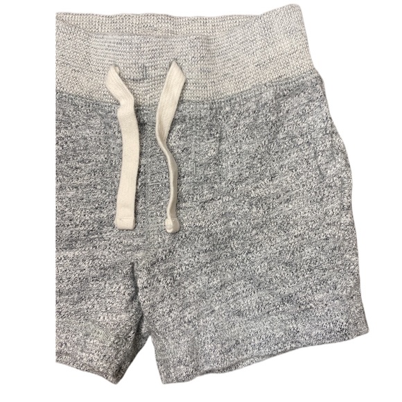 GAP baby boy shorts - size 6-12 months - Picture 2 of 4